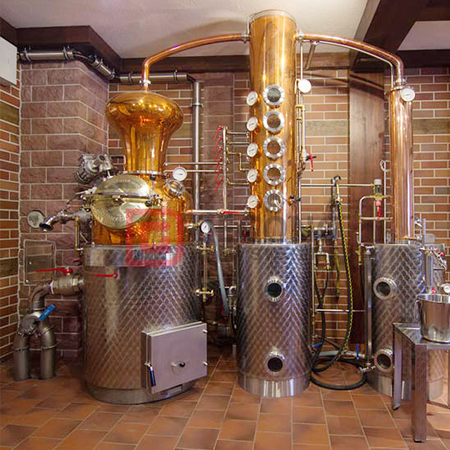 Distillatore a colonna di alcol per vodka gin di alta qualità 800L di alta qualità in rame