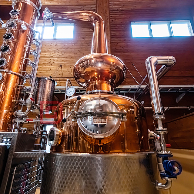 Set di distillazione di alcol in rame di alta qualità Produttore di attrezzature per la cantina DEGONG