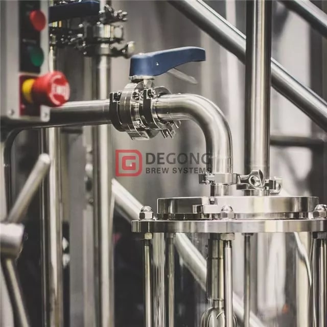 Attrezzatura per la produzione di birra chiavi in ​​mano personalizzata da 500 litri con scambiatore di calore a piastre a due stadi in vendita