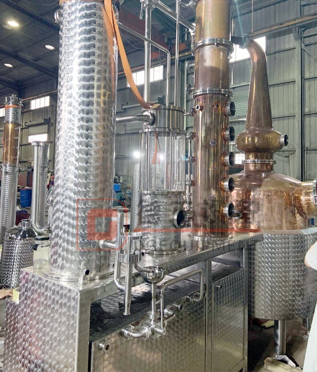 Nuovi prodotti 2021 Cina Prezzo 1000L Attrezzatura di distillazione commerciale per Gin Whisky Rum in vendita