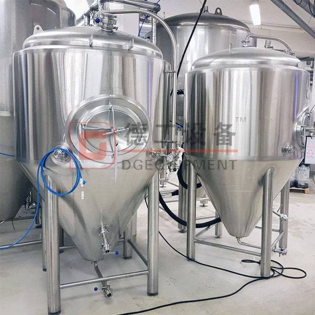 Serbatoio di fermentazione della birra del sistema di birrificazione del rivestimento della fossetta del fermentatore dell'acciaio inossidabile 2000L