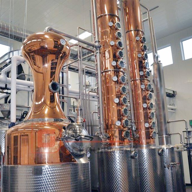 Attrezzatura per distilleria da 200 galloni Attrezzatura per la distillazione del rame Produttore cinese professionale con fermentatore in vendita