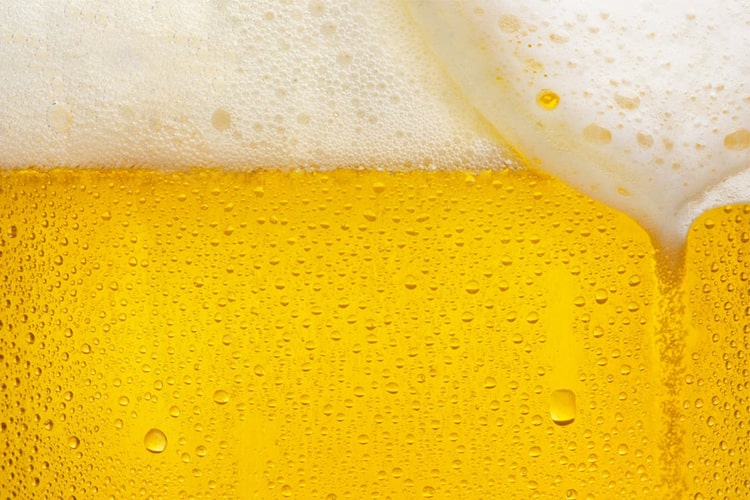 Come rendere più a lungo la schiuma di birra?
