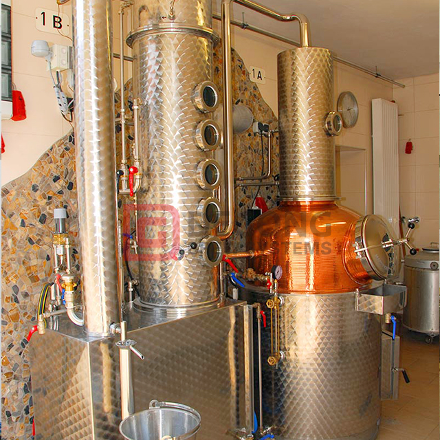 Distillatore di vodka di whisky dell'attrezzatura di distillazione del rame della colonna dell'acciaio inossidabile 500L